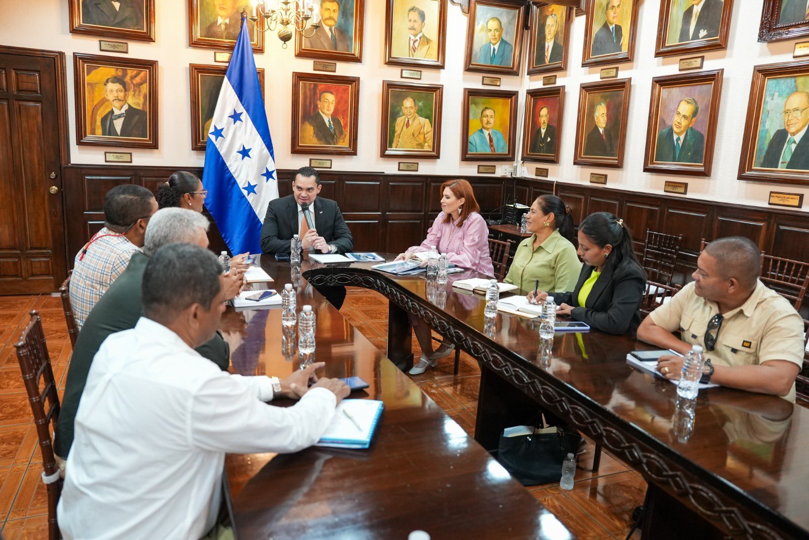 Alcaldes de Gracias a Dios exponen en el Congreso urgencias de infraestructura, salud y energ&iacute;a