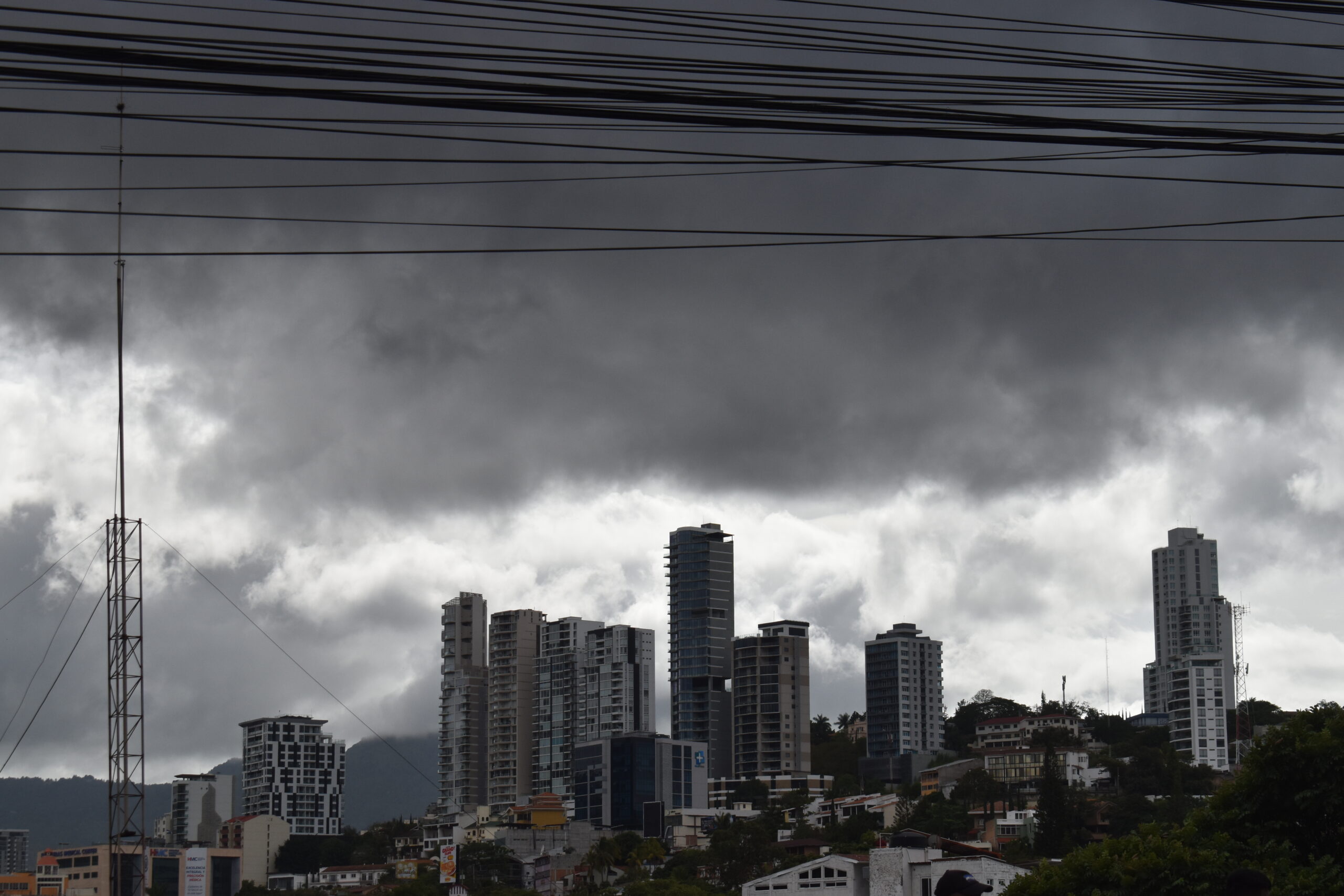 Vaguada dejar&aacute; abundante nubosidad y lluvias en varias regiones del pa&iacute;s